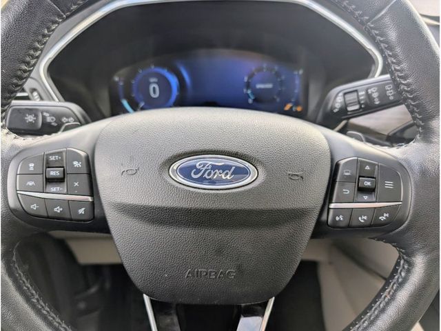 2020 Ford Escape Titanium AWD - 22945259 - 18
