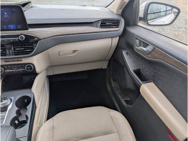 2020 Ford Escape Titanium AWD - 22945259 - 24