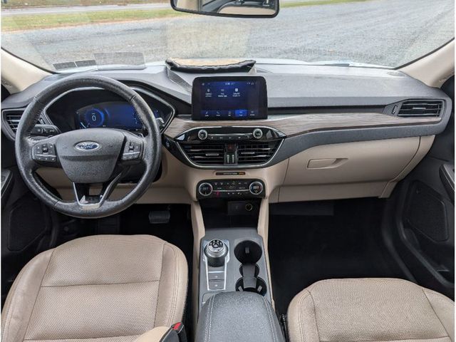 2020 Ford Escape Titanium AWD - 22945259 - 25