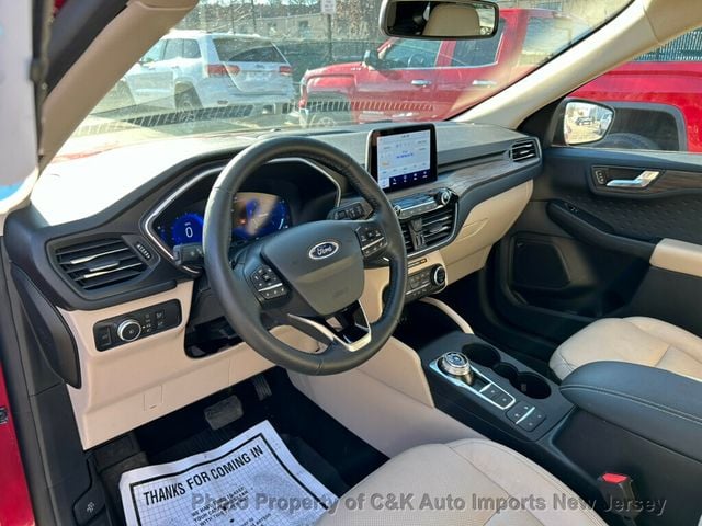 2020 Ford Escape Titanium AWD - 22764960 - 24