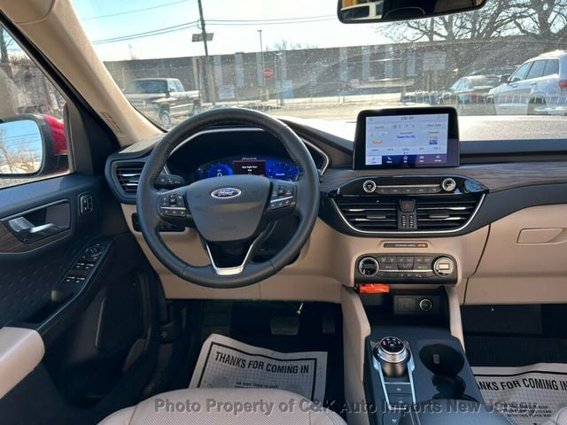 2020 Ford Escape Titanium AWD - 22764960 - 41