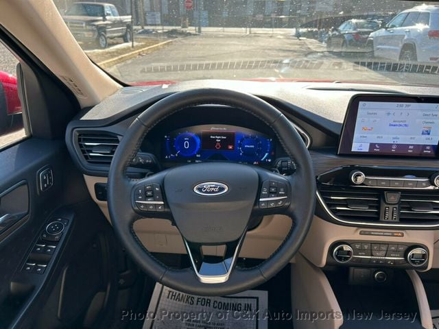 2020 Ford Escape Titanium AWD - 22764960 - 43