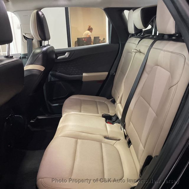 2020 Ford Escape Titanium AWD - 23014843 - 9