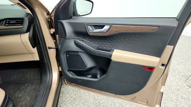 2020 Ford Escape Titanium AWD - 23036241 - 25