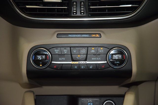 2020 Ford Escape Titanium Hybrid AWD - 22893695 - 32