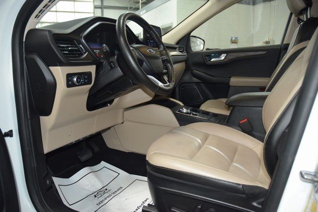 2020 Ford Escape Titanium Hybrid AWD - 22893695 - 40