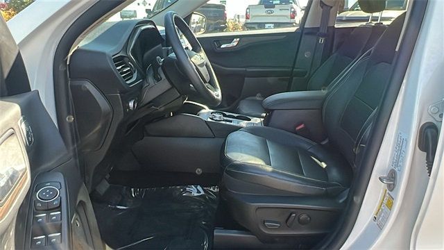 2020 Ford Escape Titanium Hybrid AWD - 22921105 - 17