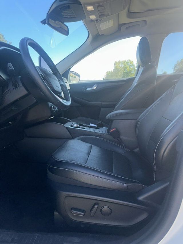 2020 Ford Escape Titanium Hybrid AWD - 22921105 - 5