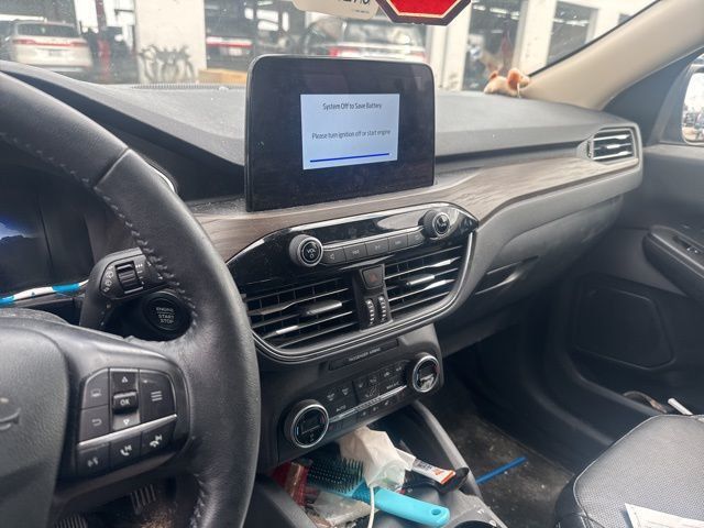 2020 Ford Escape Titanium Hybrid AWD - 22995960 - 10