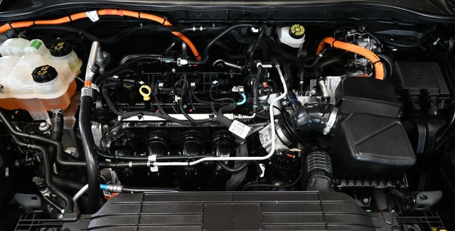 2020 Ford Escape Titanium Hybrid FWD - 23071622 - 22