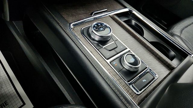 2020 Ford Expedition Limited 4x4 w/ Panoramic Vista Roof & Voice Activated Touch Nav. - 22956676 - 16