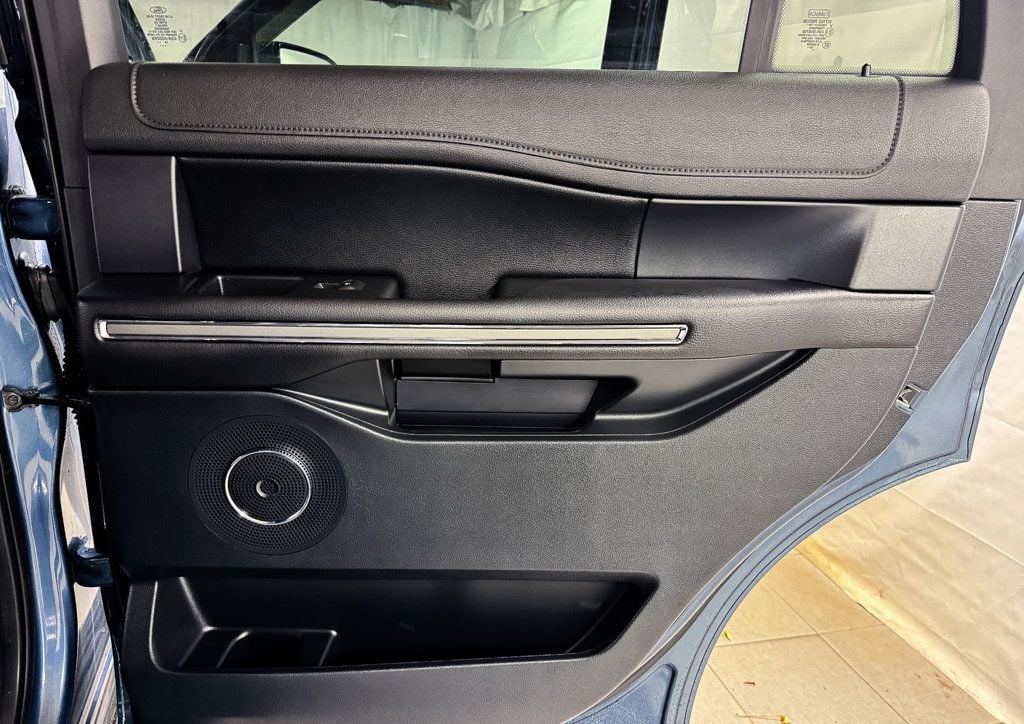 2020 Ford Expedition XLT 4WD - 22936761 - 17