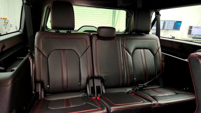 2020 Ford Expedition Max Limited 4x4 w/ Equipment Group 303A & 2nd Row Bucket Seats - 23029489 - 24