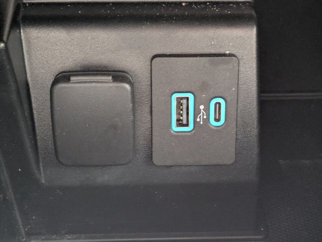 2020 Ford Explorer  - 22980443 - 24