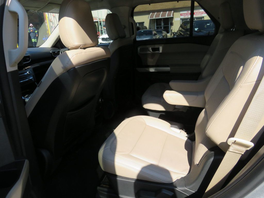 Ford Explorer photo 11