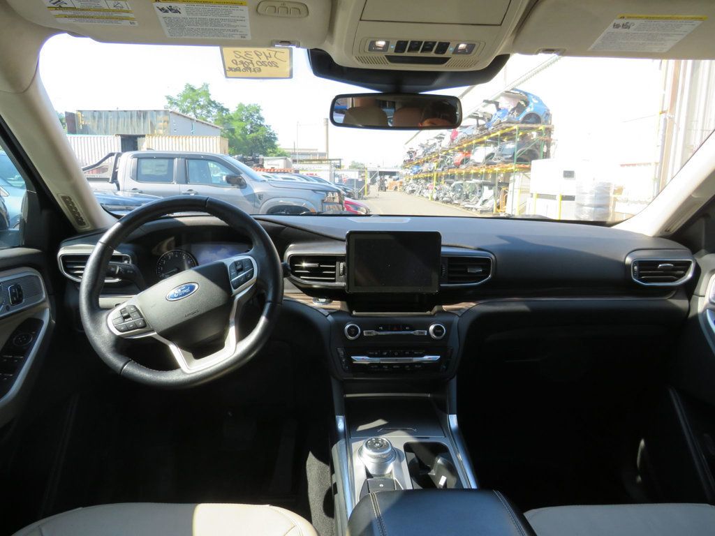 Ford Explorer photo 12