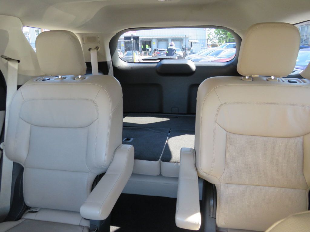 Ford Explorer photo 13