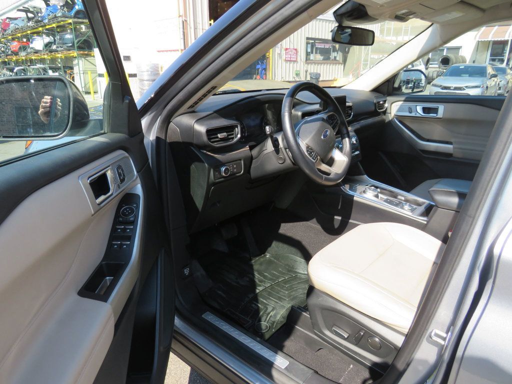 Ford Explorer photo 14
