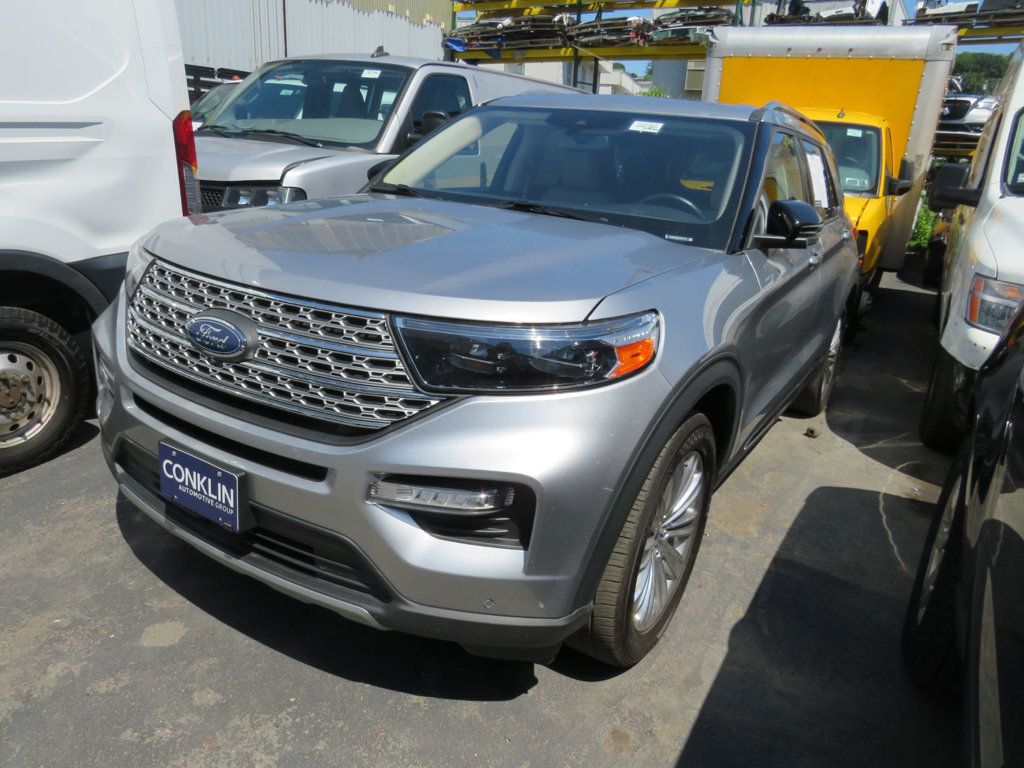 Ford Explorer photo 2