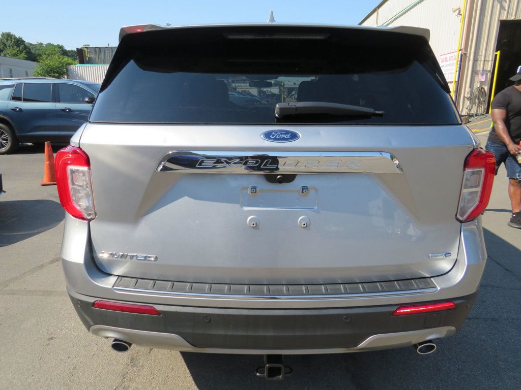 Ford Explorer photo 8