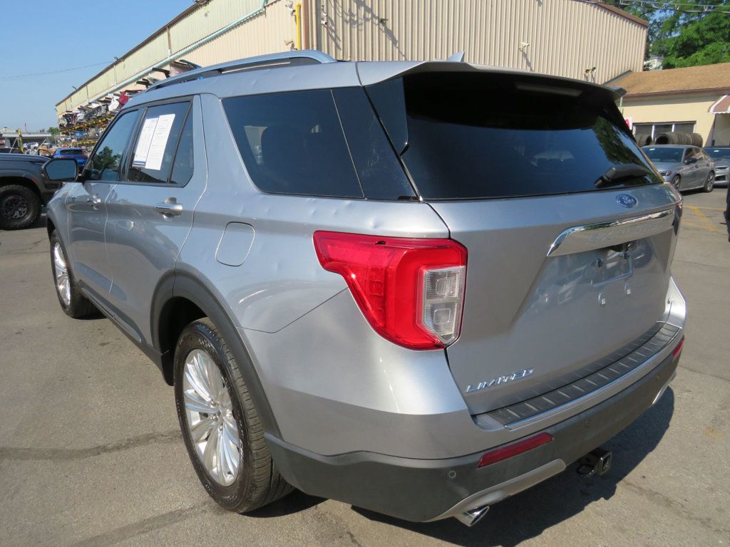 Ford Explorer photo 9
