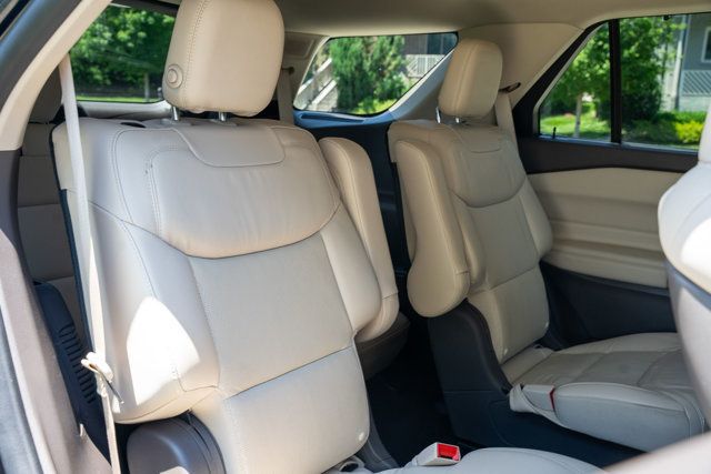 2020 Ford Explorer Local Trade/Platinum Pkg/Heated&Cooled Massaging Seats/Pano Roof - 23034244 - 52