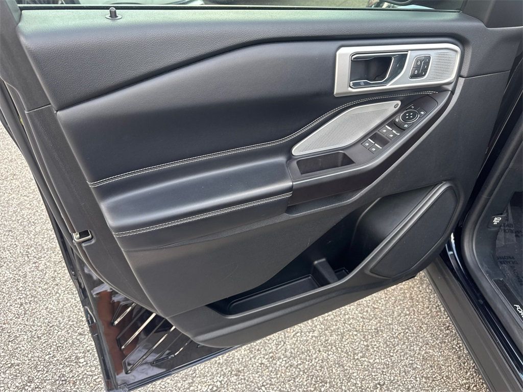 2020 Ford Explorer ST photo 10