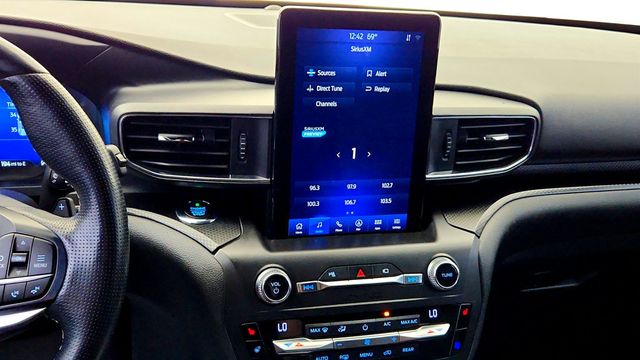 2020 Ford Explorer ST 4WD w/ Moonroof, High-Performance Pkg & Premium Tech Pkg - 23032130 - 17