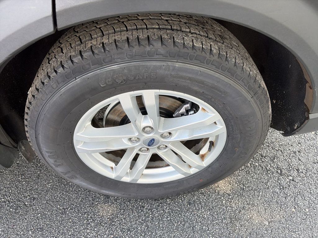 Ford Explorer XLT photo 10