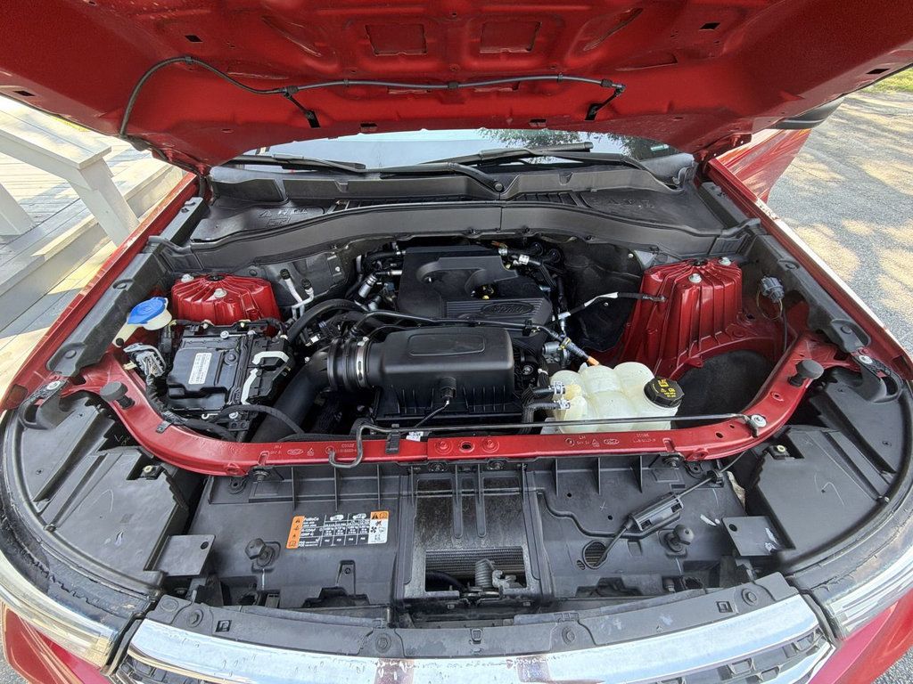 Ford Explorer XLT photo 11