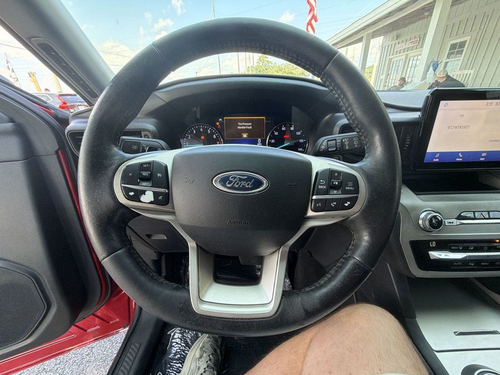 Ford Explorer XLT photo 15