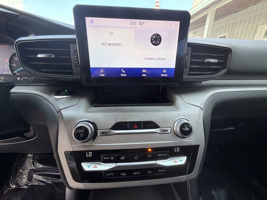 Ford Explorer XLT photo 17