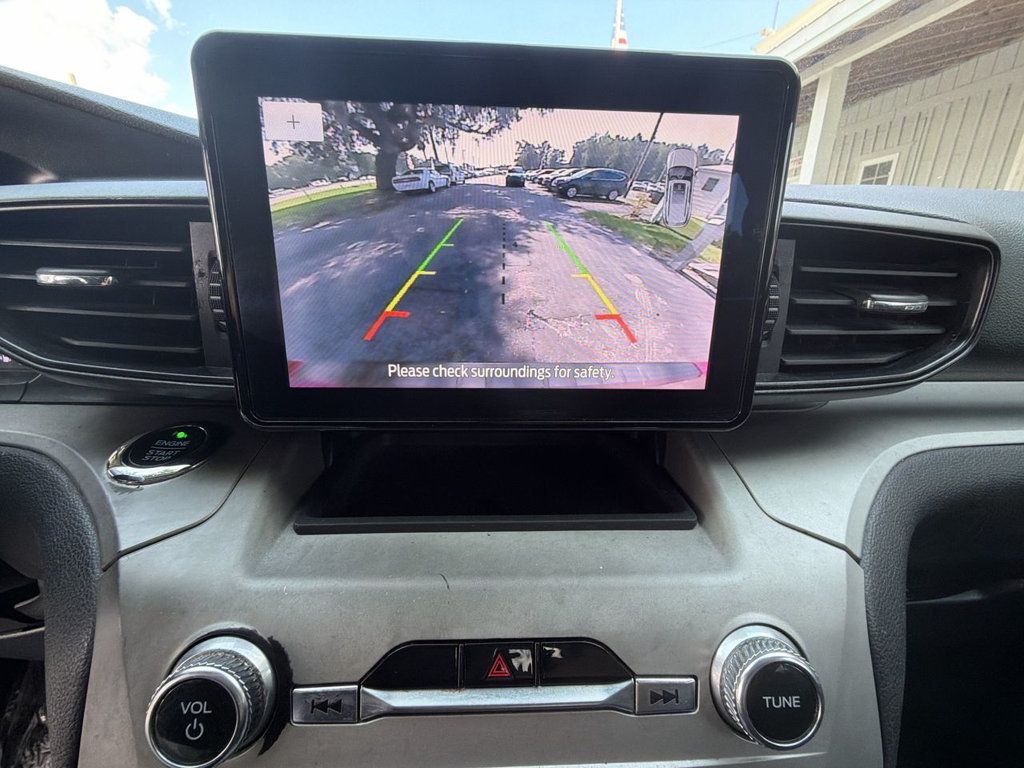 Ford Explorer XLT photo 18
