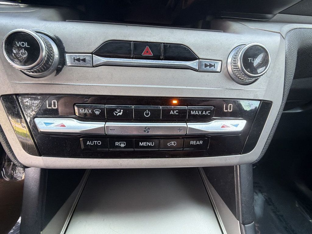 Ford Explorer XLT photo 19