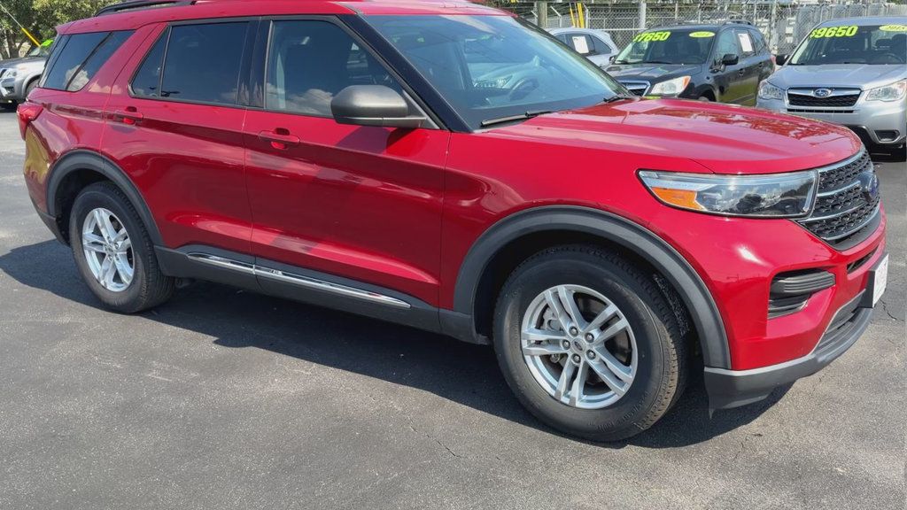 Ford Explorer XLT photo 2