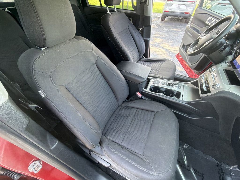 Ford Explorer XLT photo 20
