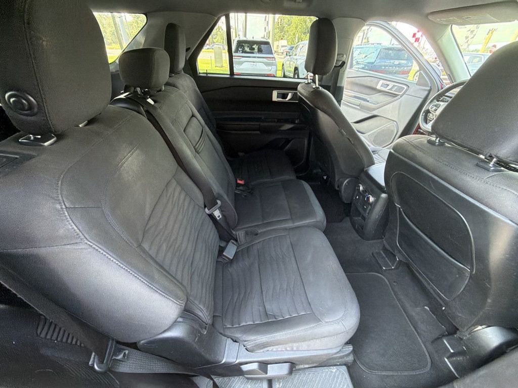 Ford Explorer XLT photo 21