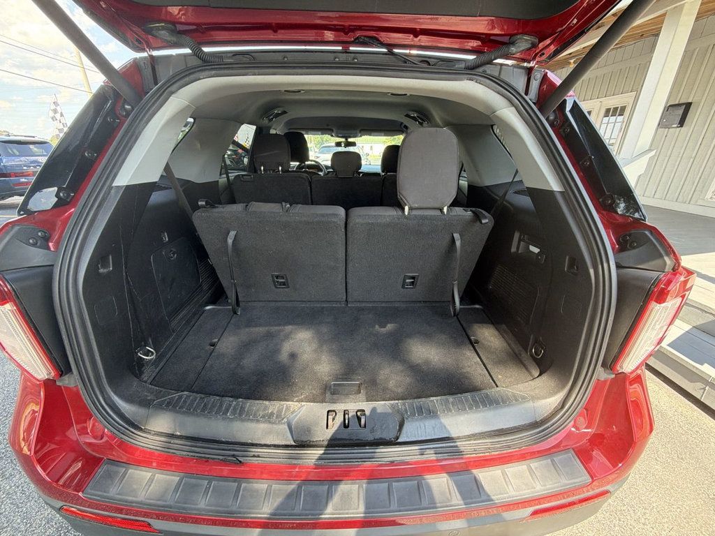 Ford Explorer XLT photo 23