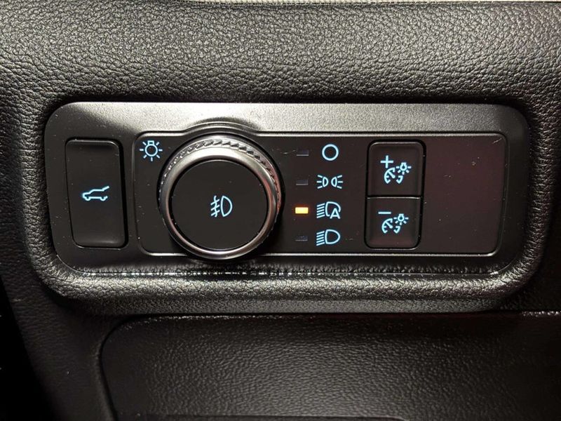 2020 Ford Explorer XLT 4WD - 23049468 - 35