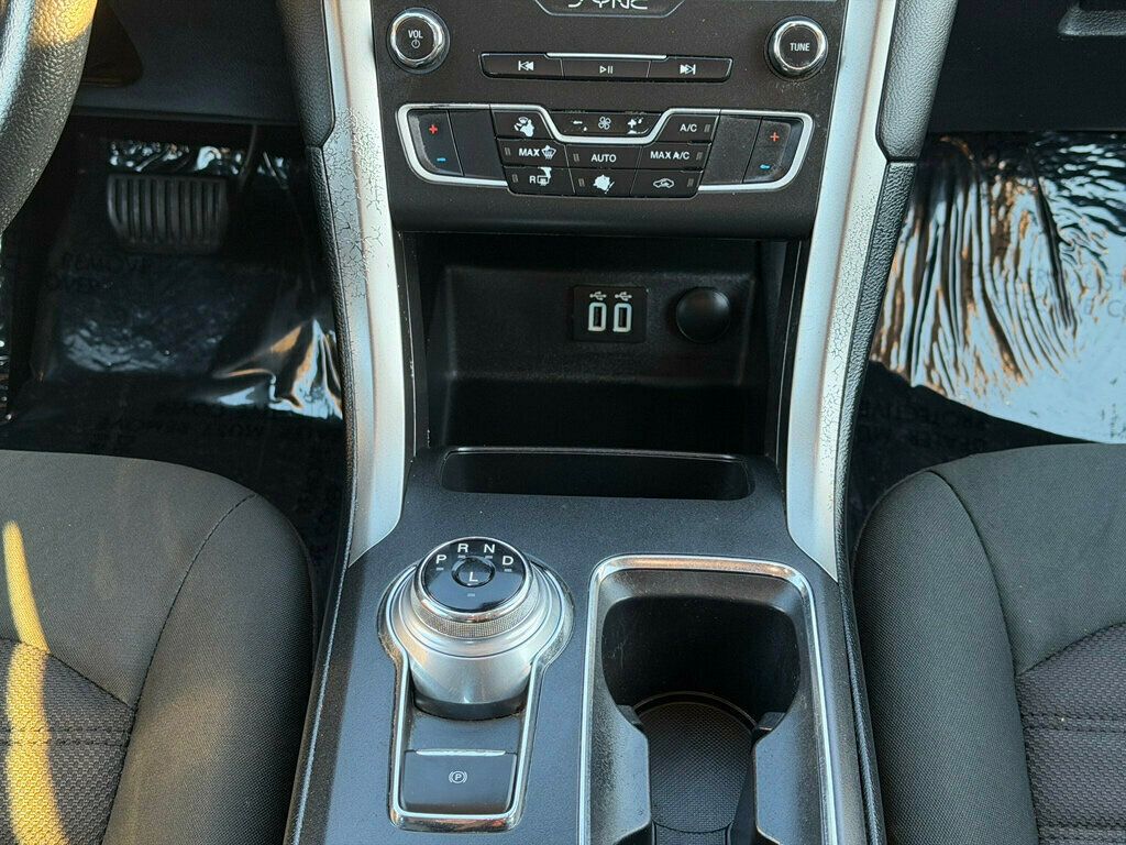 2020 Ford Fusion SE FWD - 22965360 - 19