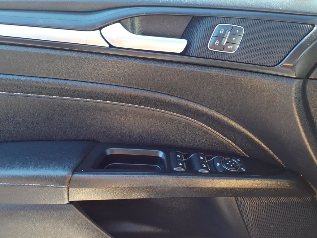 Ford Fusion photo 12