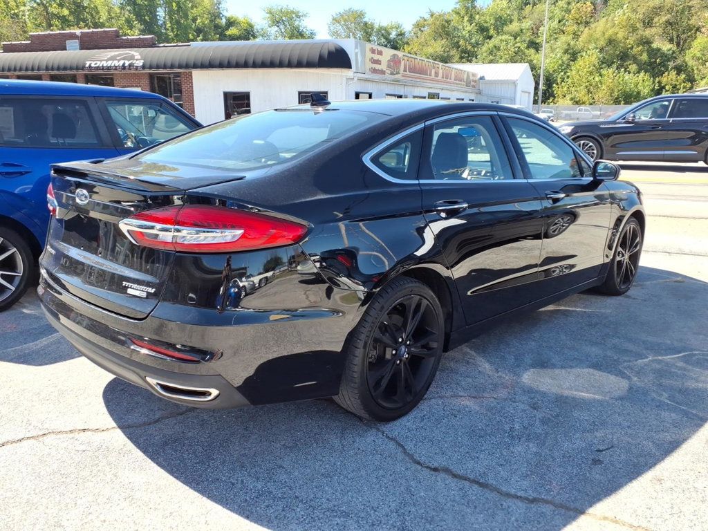 Ford Fusion photo 2
