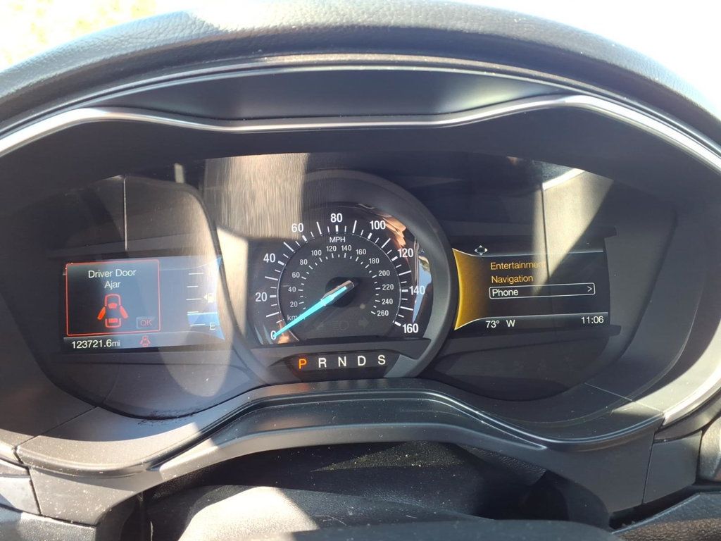 Ford Fusion photo 8