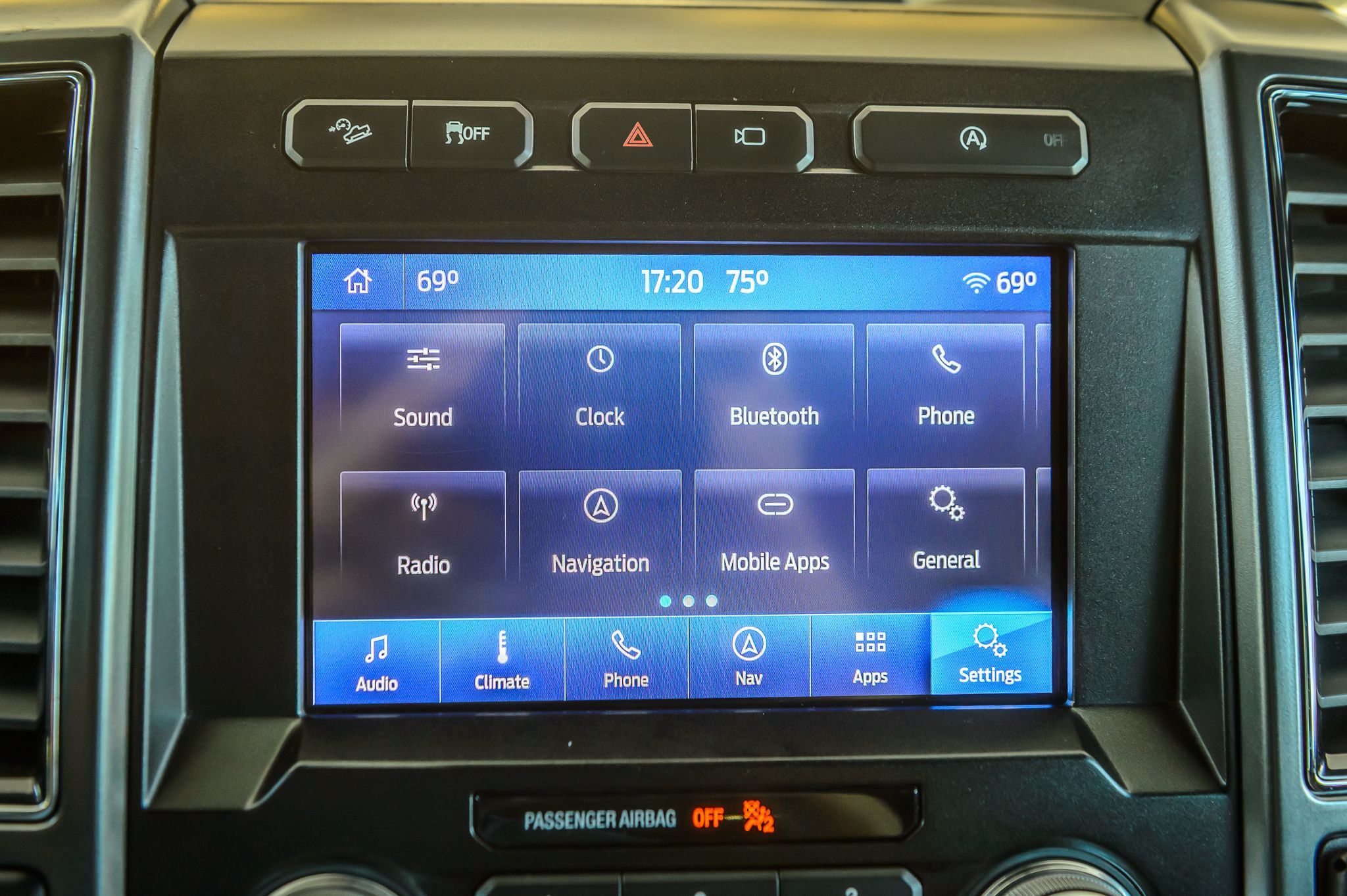 2020 Ford F-150 Lariat photo 22