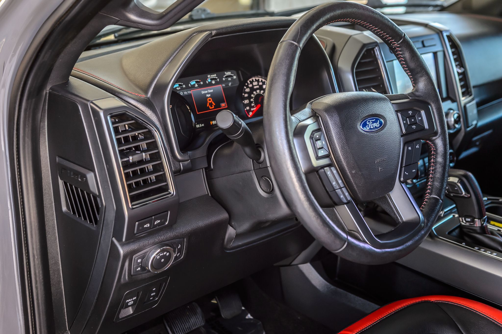 2020 Ford F-150 Lariat photo 27