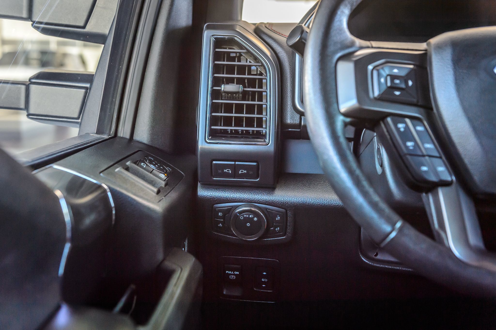 2020 Ford F-150 Lariat photo 28