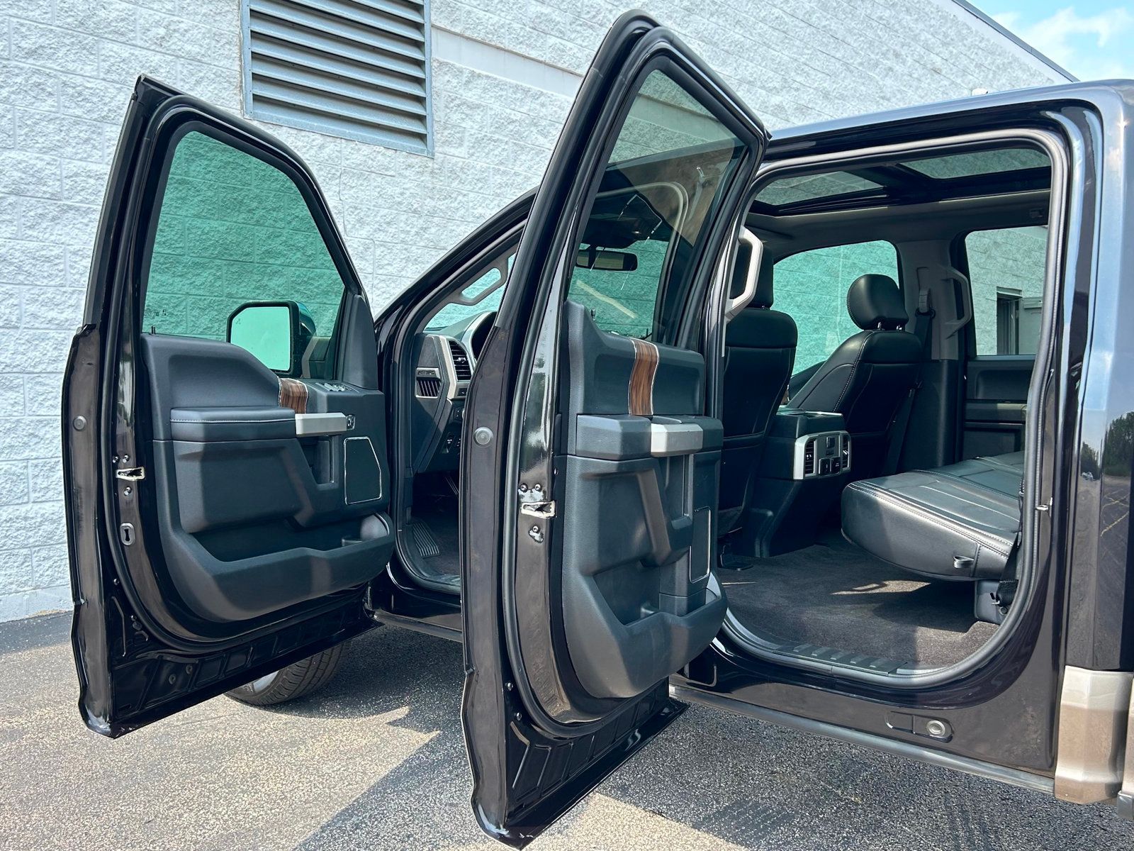 2020 Ford F-150 Lariat photo 18