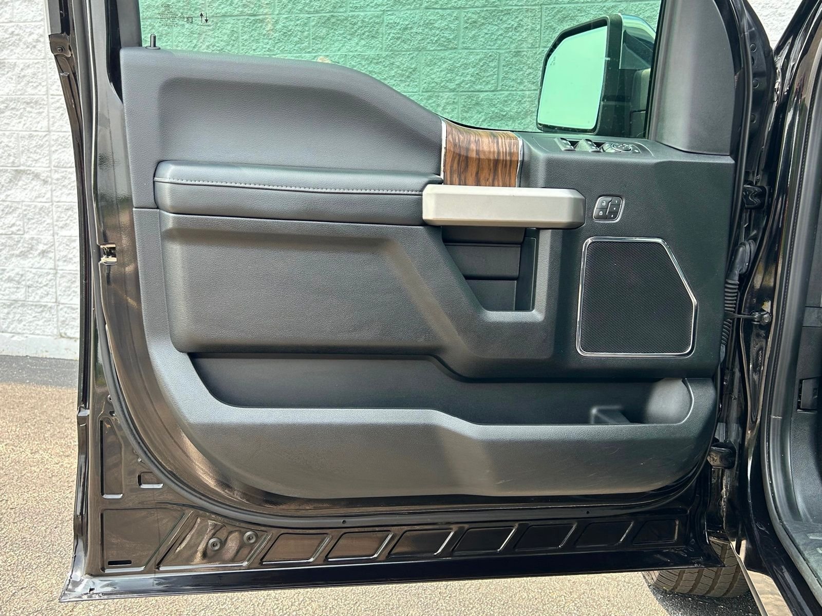 2020 Ford F-150 Lariat photo 19