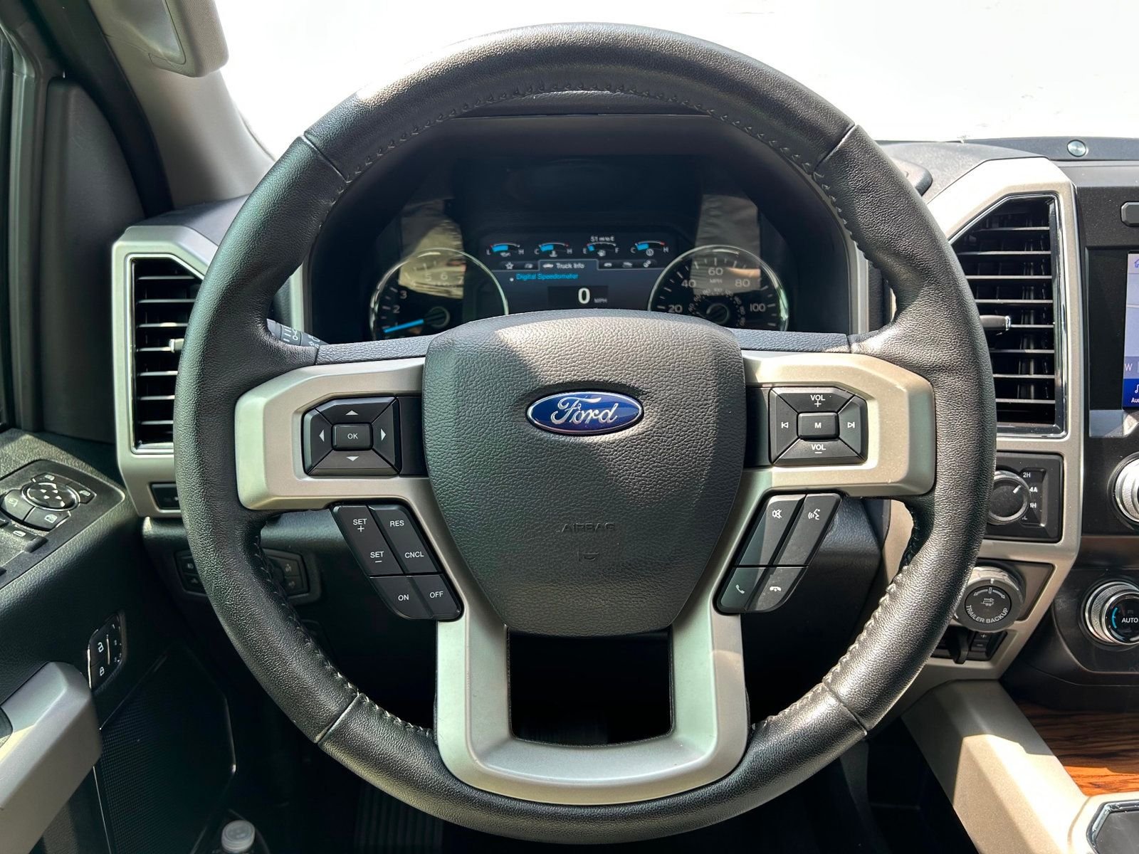 2020 Ford F-150 Lariat photo 26