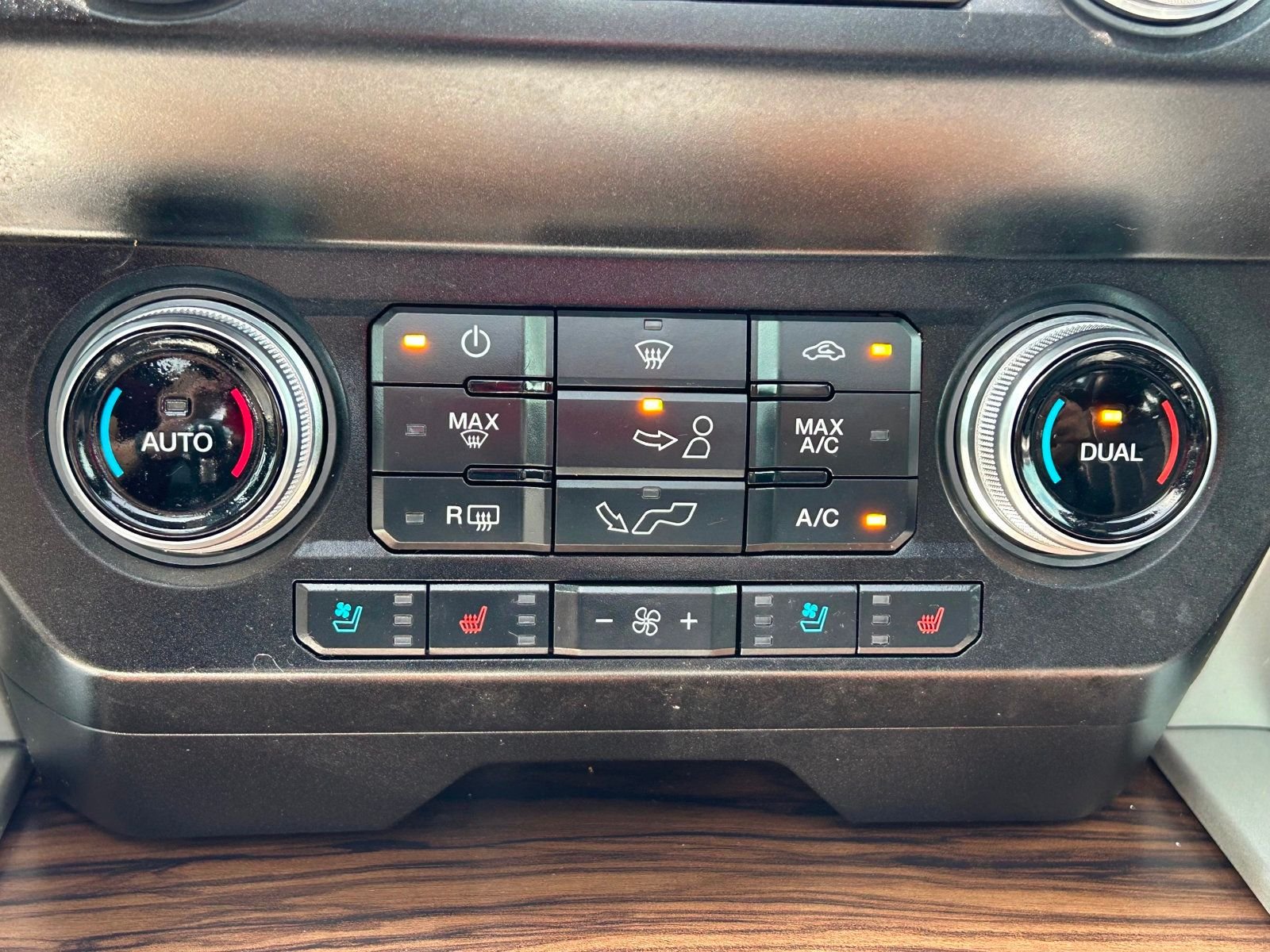 2020 Ford F-150 Lariat photo 36